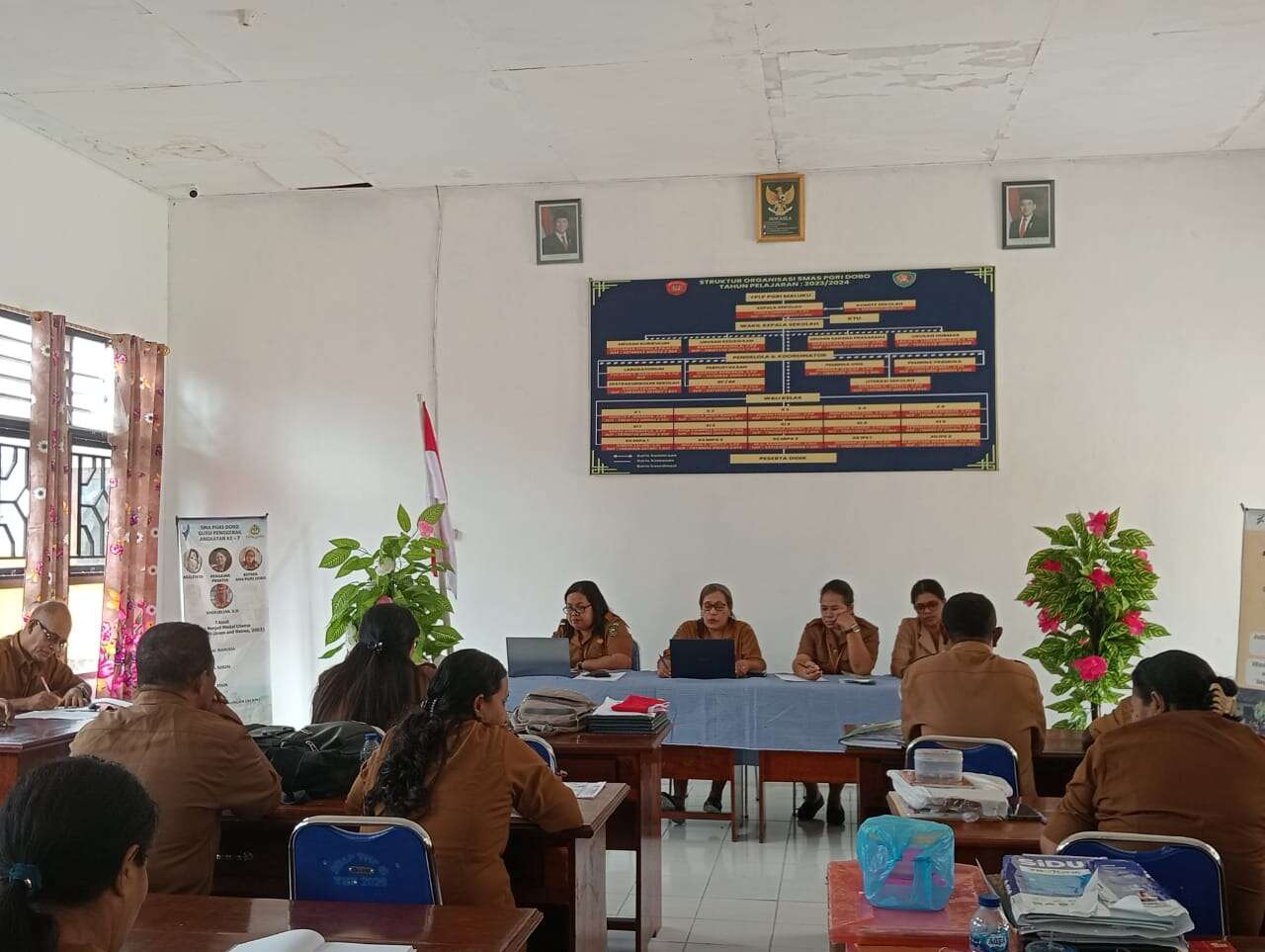 Rapat bersama Kepala SMA PGRI DOBO dan Dewan Guru  Persiapan Proses Pembelajaran Pada Semester Ganjil Tahun Pelajaran 2025/2026